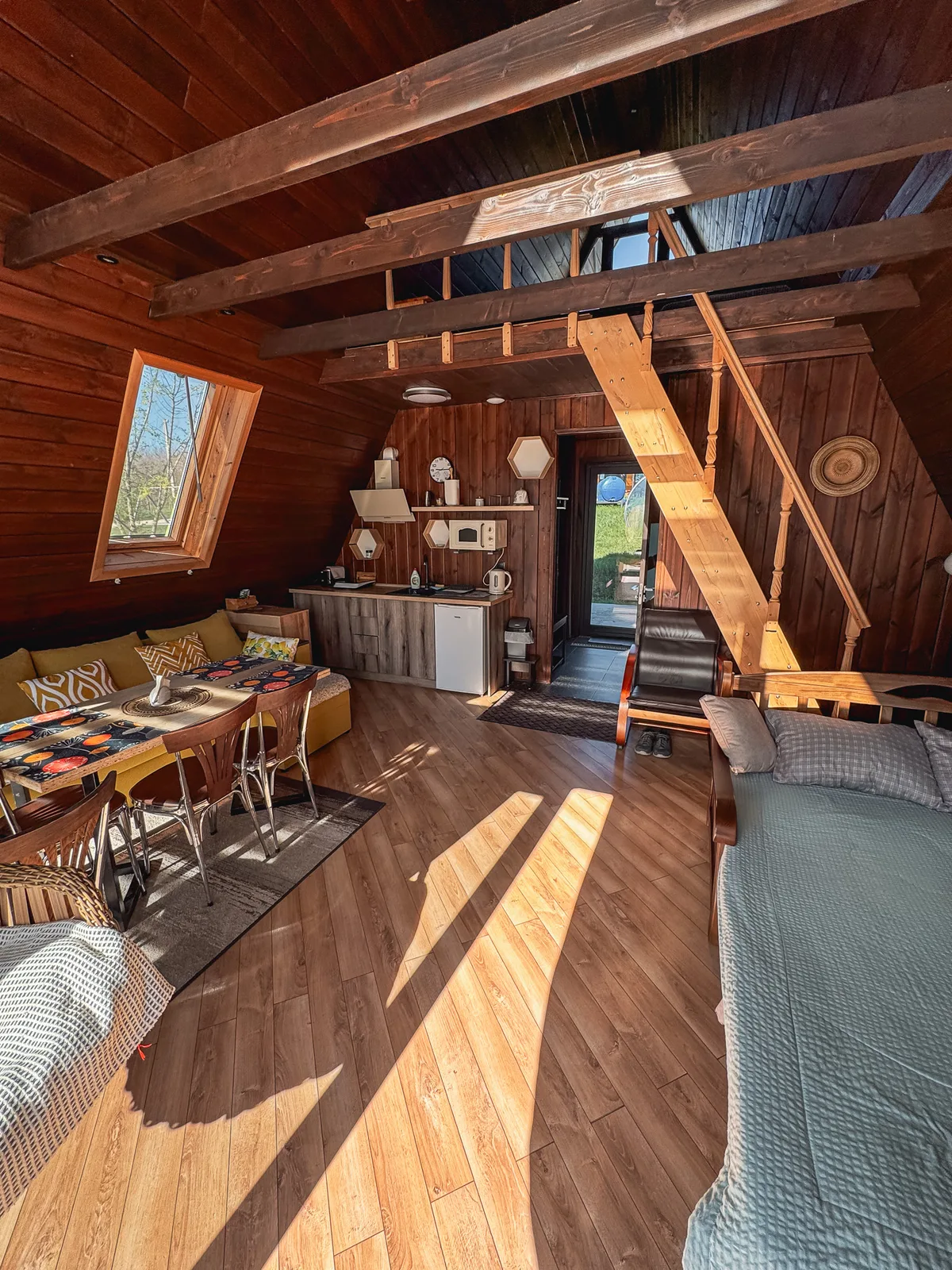 A-Frame 2+2, A-frame pe 2 nivele cu mansardă, pentru 2-4 adulți — Saharna-Țiglău, Saharna — foto 3