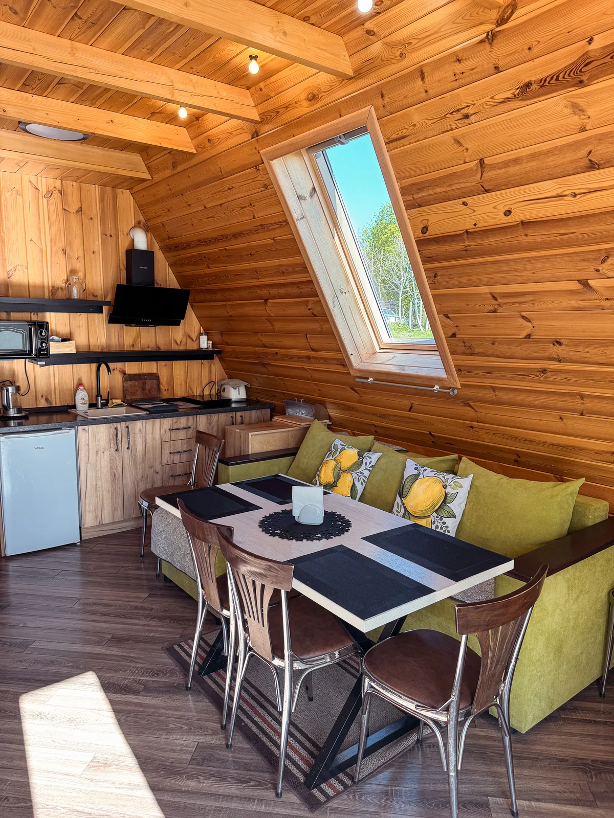 A-Frame 2+4, cu mansardă, ciubăr și BBQ — Saharna-Țiglău, Saharna — foto 12