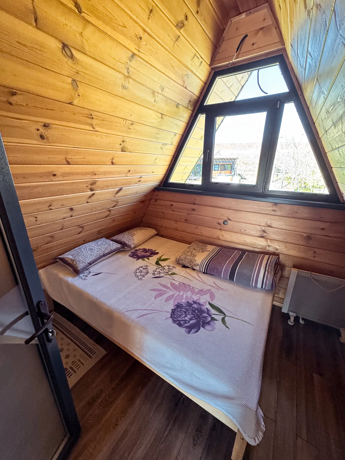A-Frame 2+4, cu mansardă, ciubăr și BBQ — Saharna-Țiglău, Saharna — foto 5