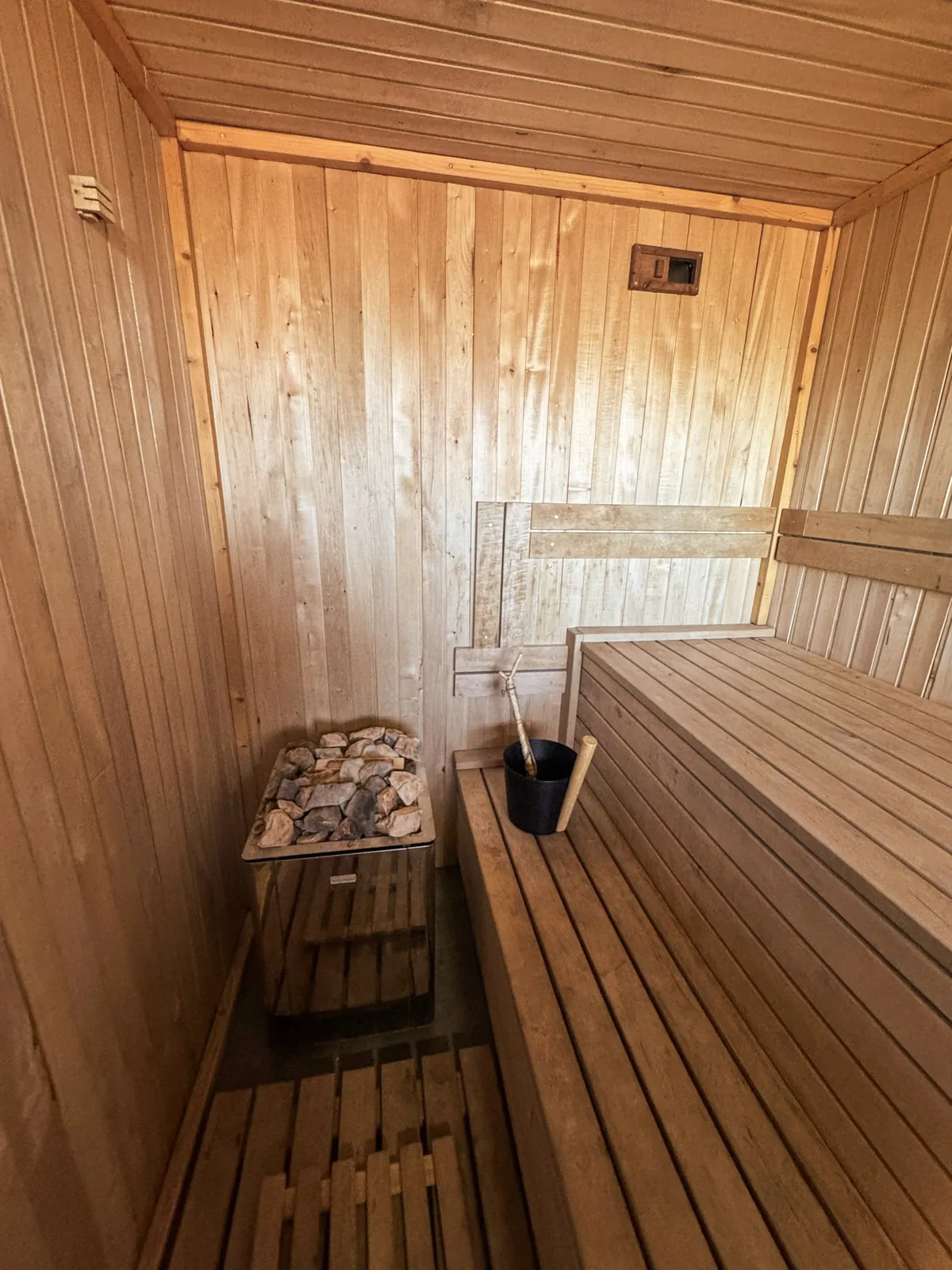 Saună finlandeză + Ciubăr cu hidromasaj, 2 zone separate — saună uscată și ciubăr exterior — Saharna-Țiglău, Saharna — foto 3